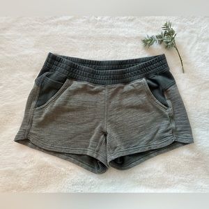 The North Face | Women’s Active Shorts - Size L - Great Used Condition